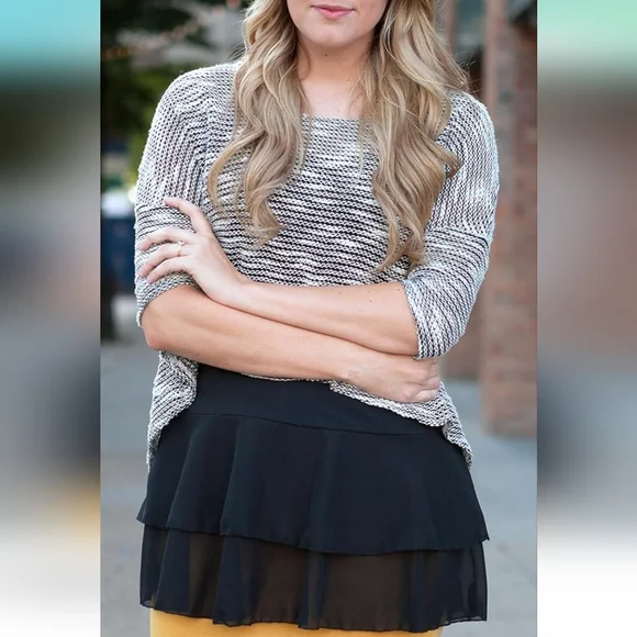 Black ruffle tunic camisole - Picture 2 of 8